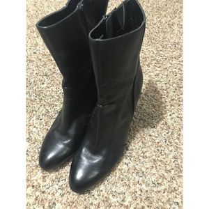 Worthington Size 8 Black Ankle Boots with 4 Inch Heel